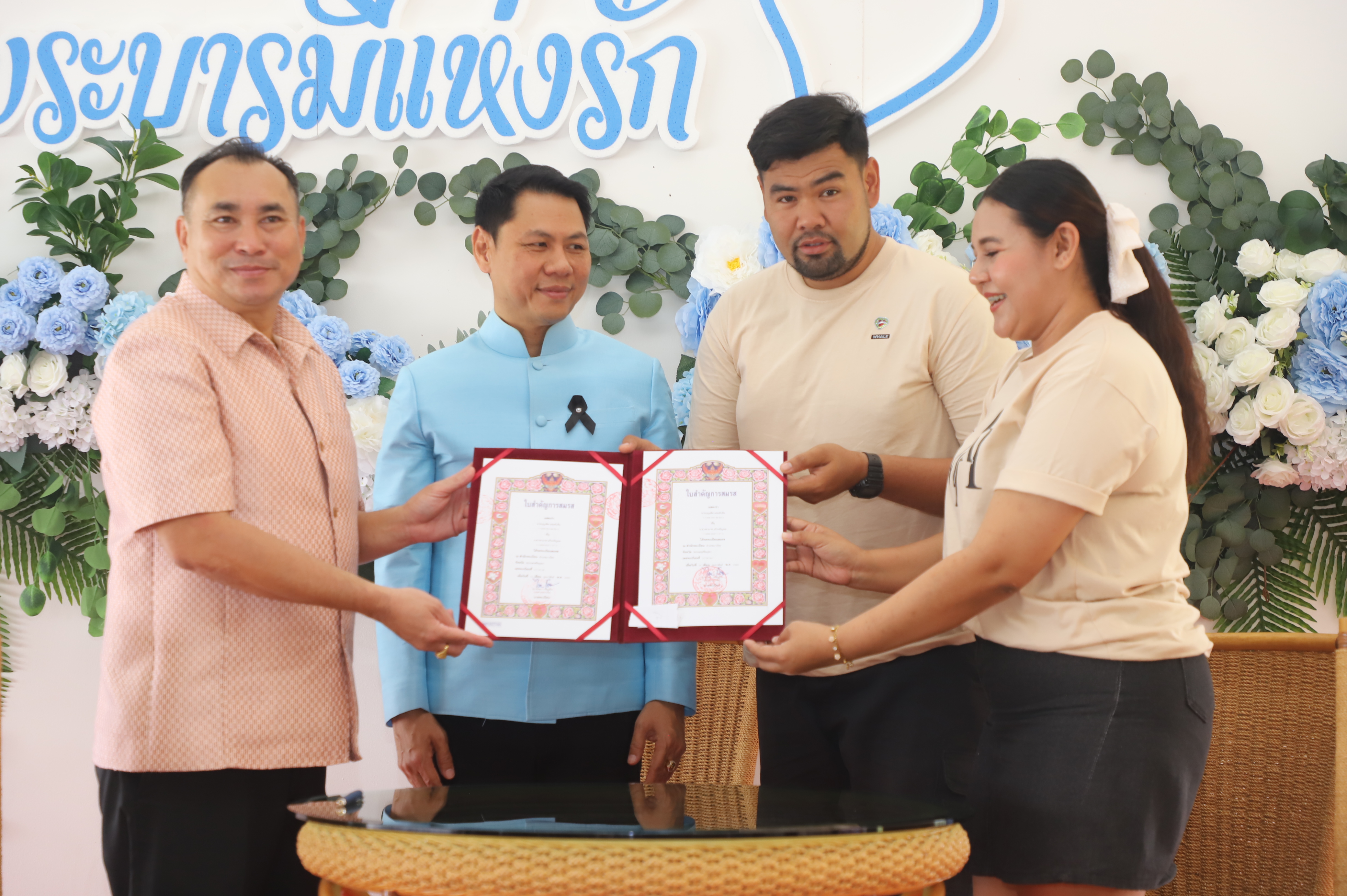 title - มากกว่าความรักระหว่างคู่ครอง คือความรักต่อปวงชน ส.ป.ก. จัดงาน “รักแห่งศิลป์ รักแห่งแผ่นดิน” พลังแห่งศิลปะที่เชื่อมโยงสถาบันและประชาชน